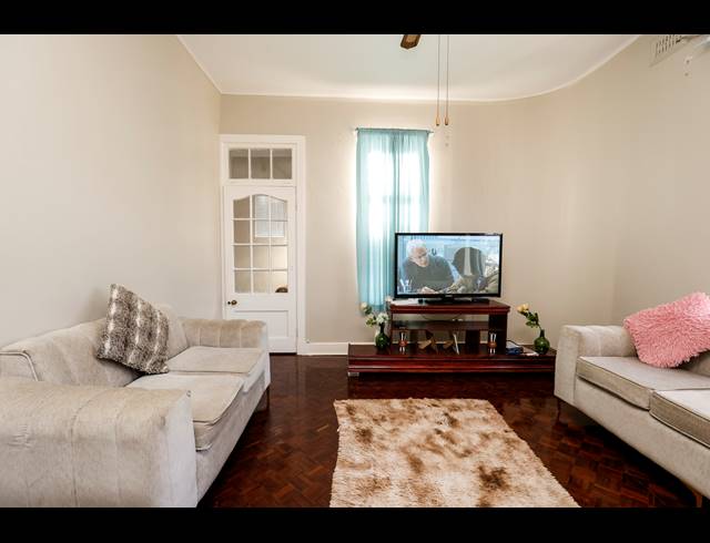 2.5 BEDROOM APARTMENT FOR SALE IN ESSENWOOD